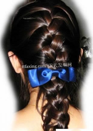 韩式辫子发型扎法　最新的辫子发型