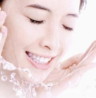推荐4个用淘米水洗脸的好处 解决常见肌肤问题