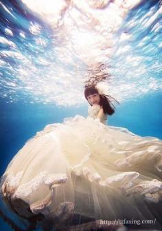水下婚纱照怎么拍 拍出白纱飘逸的浪漫美感