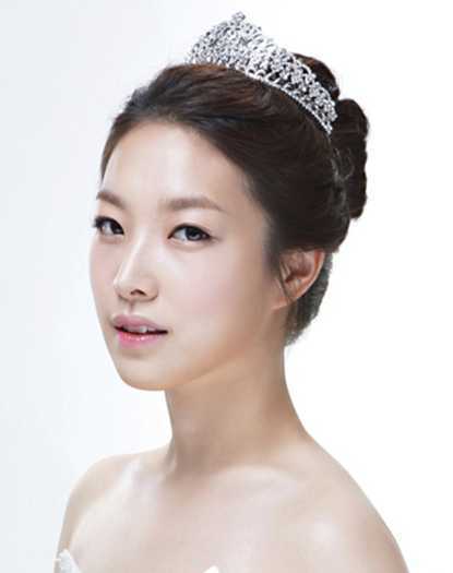 新款韩国新娘皇冠盘发发型_流行发型 - 天天发