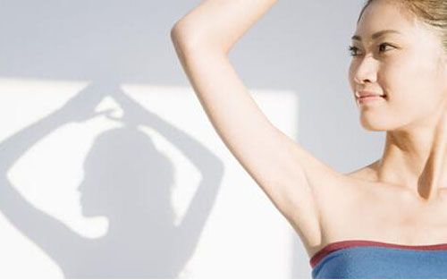 手臂按摩减肥方法 瘦手臂最有效的方法_化妆美